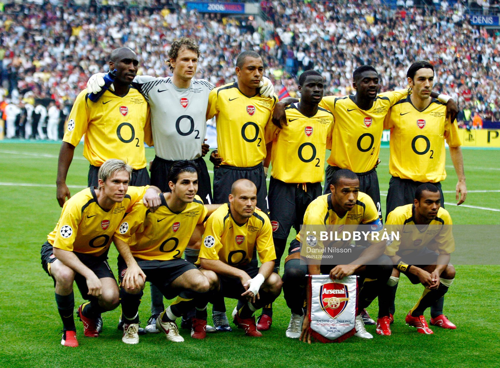 Sol Campbell, Jens Lehman (målvakt) , Gilberto Silva, Emmanuel Eboué, Abib Touré, Robert Pires. Nedre Rad från Vänster: Alexander Hleb, Cesc Fabregas, Fredrik Ljungberg, Thierry Henry och Ashley Cole