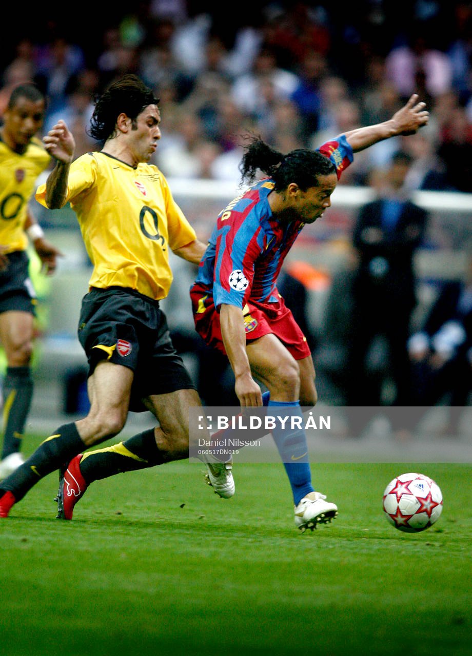 Ronaldinho, Barcelona och Robert Pires, Arsenal