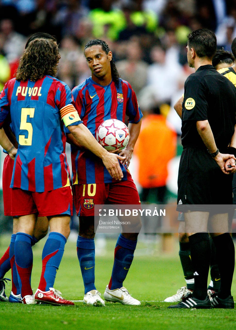Carles Puyol och Ronaldinho, Barcelona vid frispark