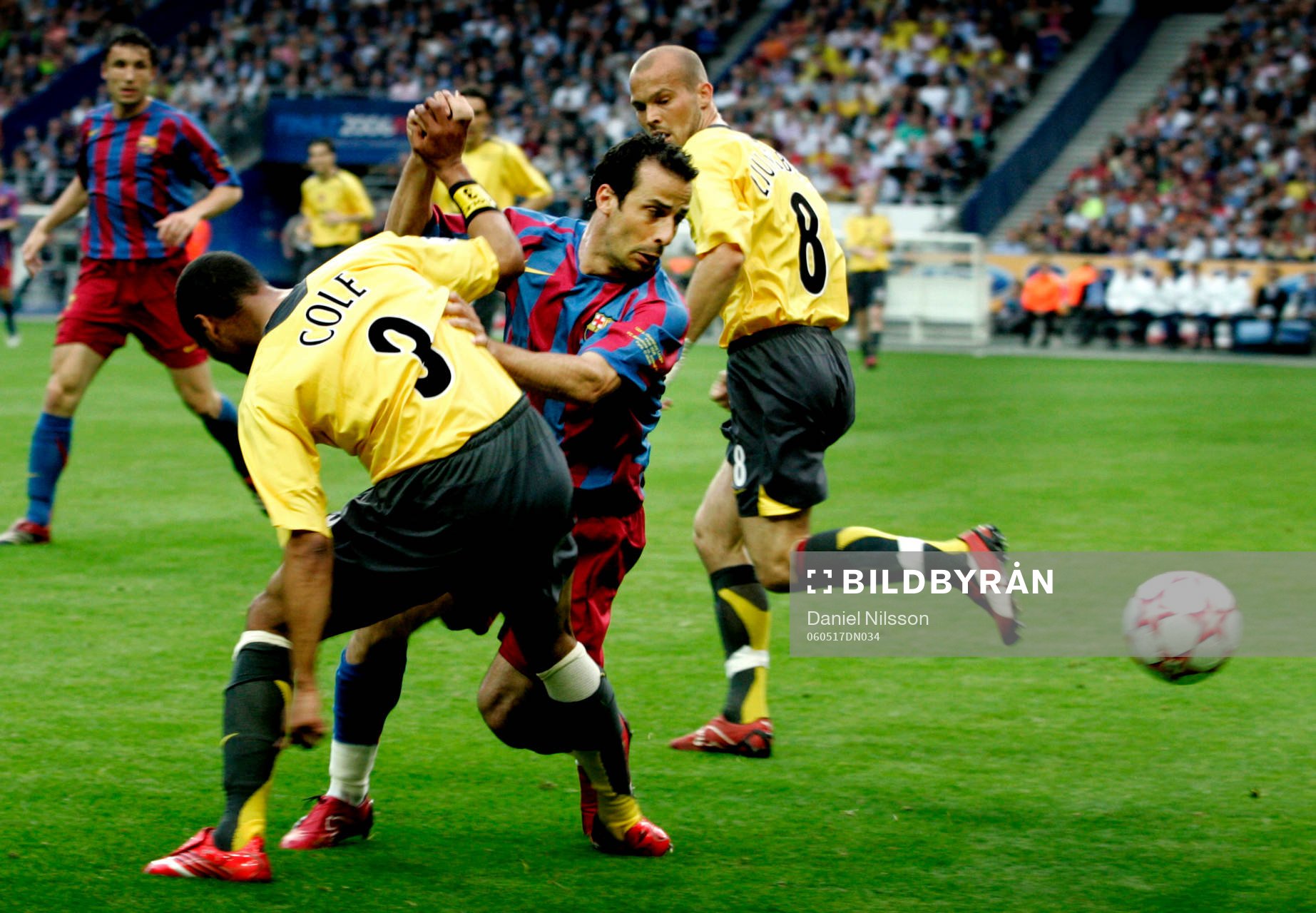 Giuly, Barcelona tar sig förbi Ashley Cole och Fredrik