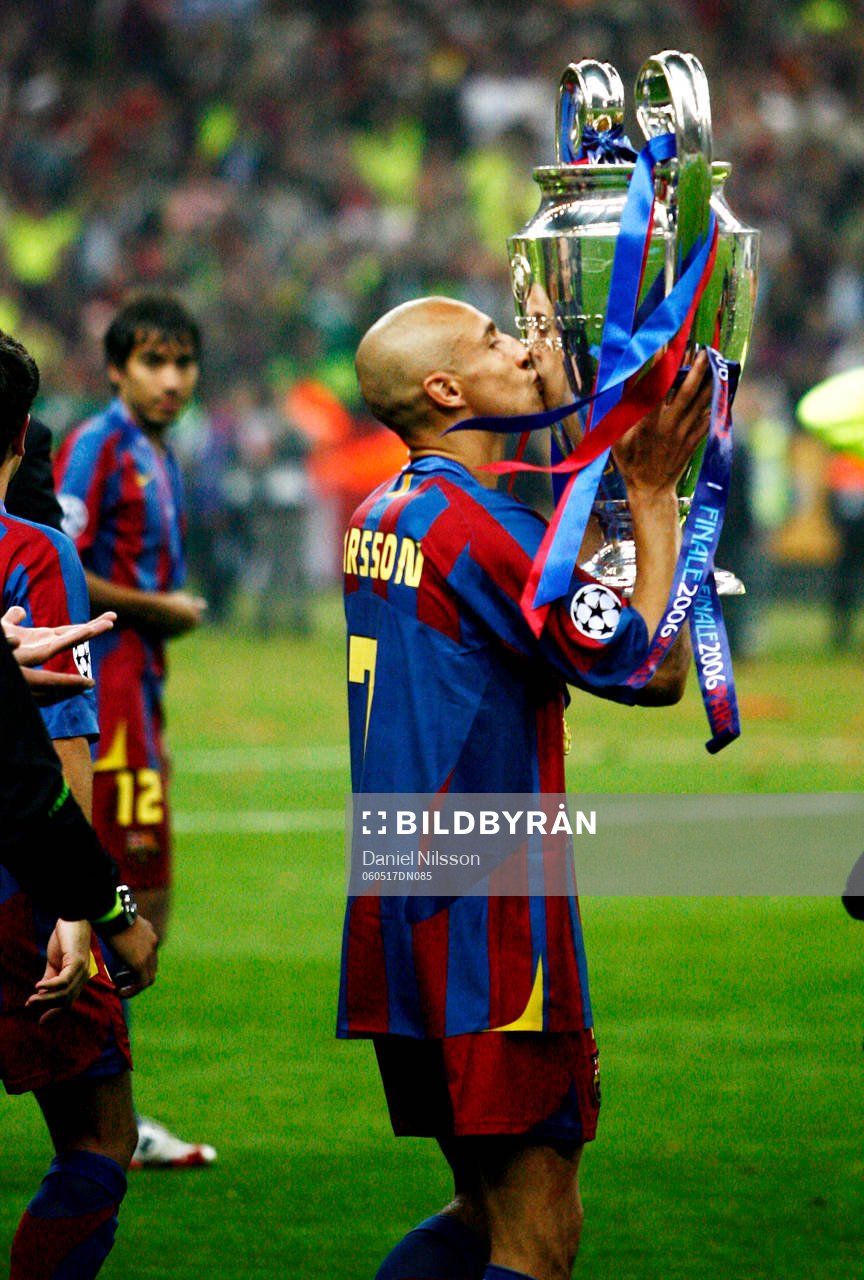 Henrik Larsson, Barcelona, kysser pokal