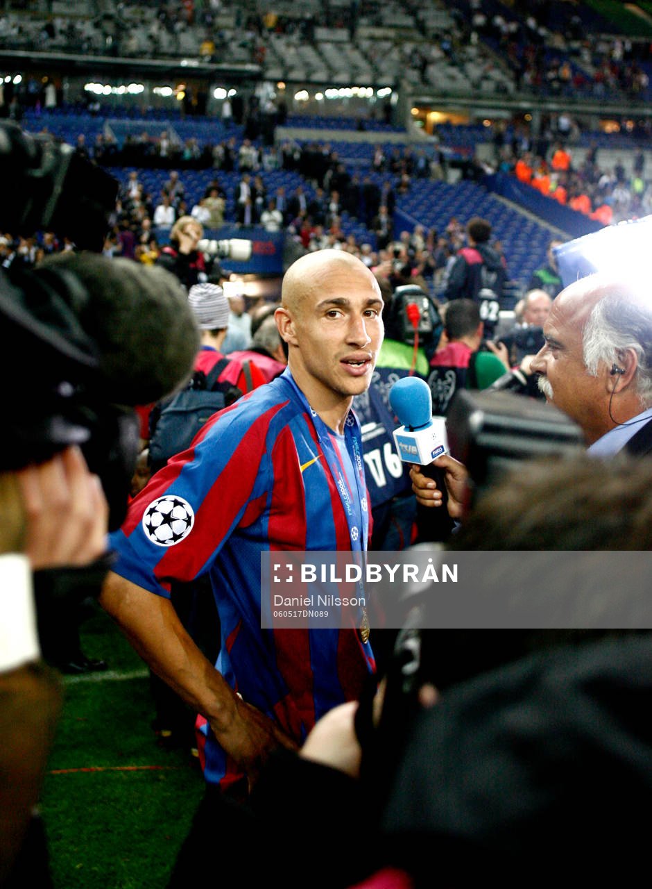 Henrik Larsson, Barcelona, intervjuvas av spansk TV