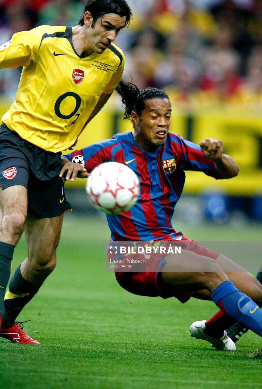 Ronaldinho, Barcelona och Robert Pires, Arsenal