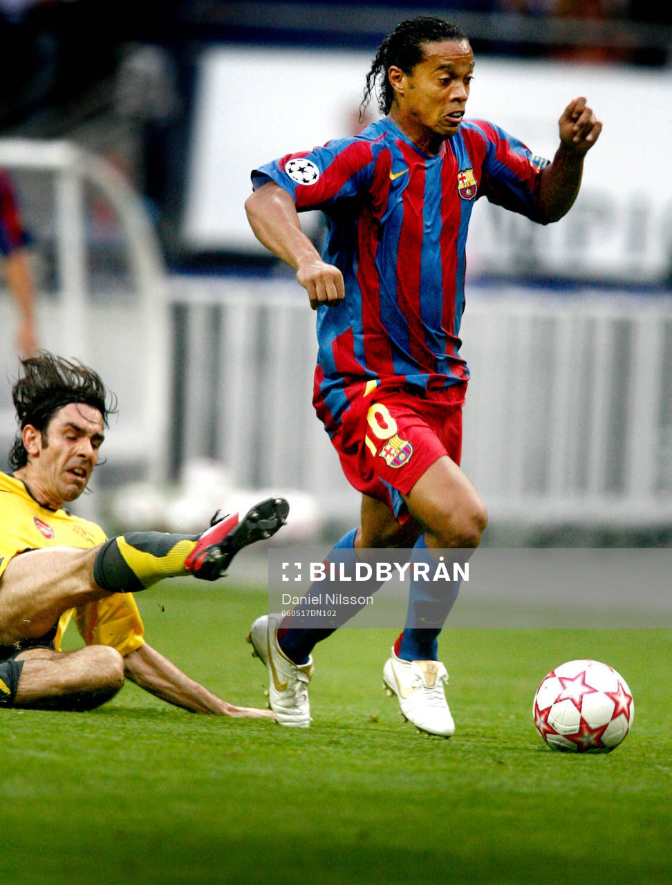 Ronaldinho, Barcelona och Robert Pires, Arsenal