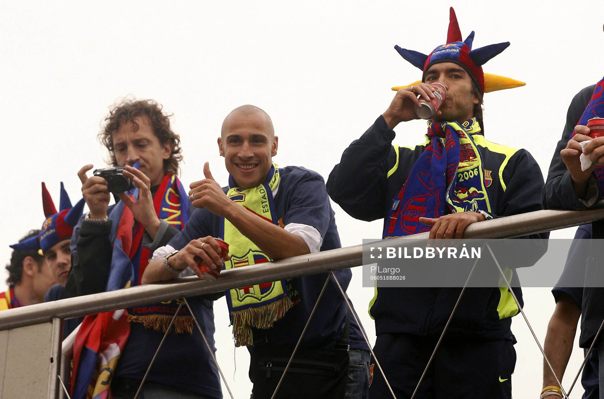  Henrik Larsson och Giovanni Van Bronckhorst (Gio, Jubel, Buss, Mästare)