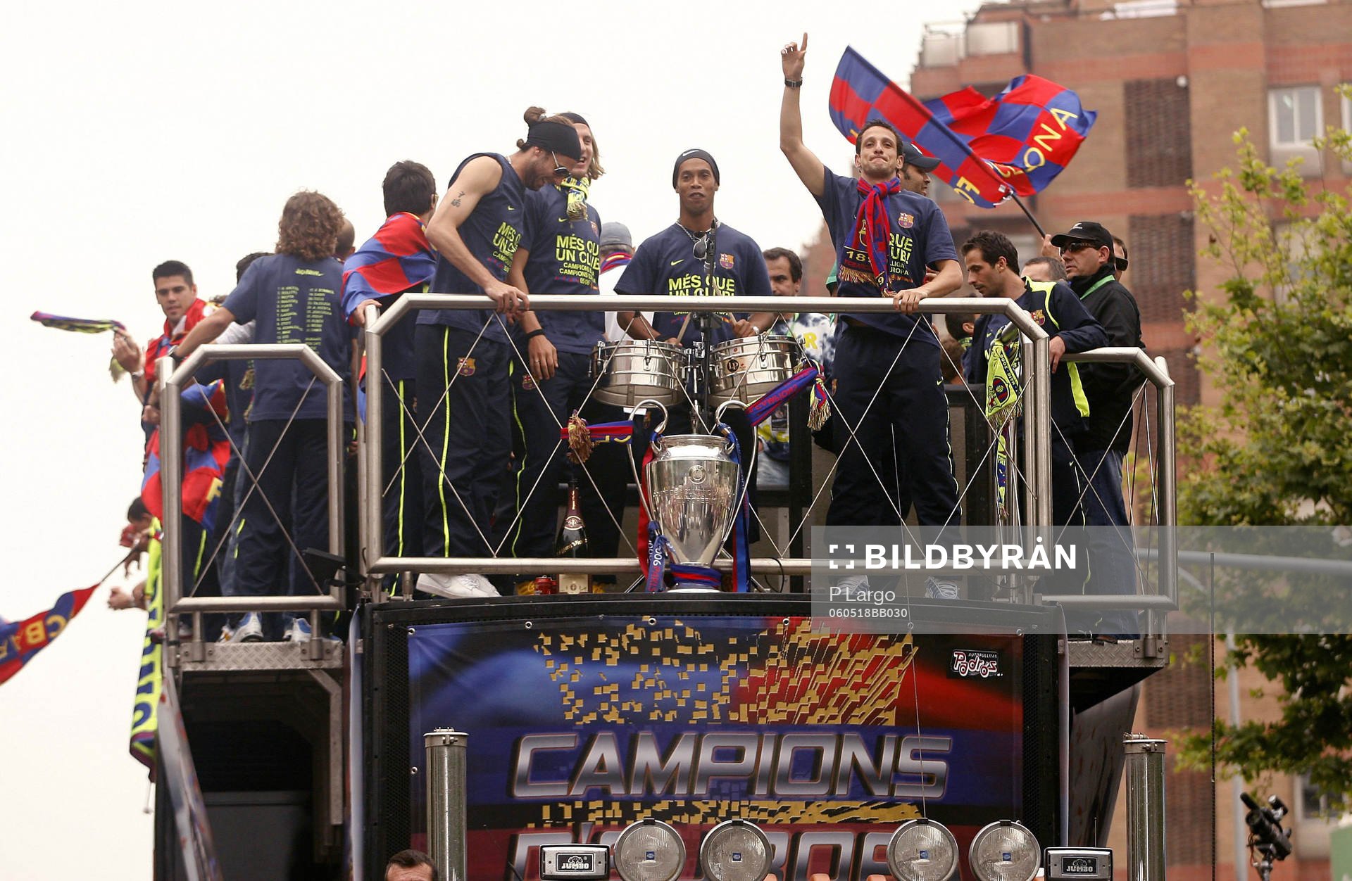  Ronaldinho och Juliano Belletti (Jubel, Buss, Mästare, Trumma, Trummor, Pokal)