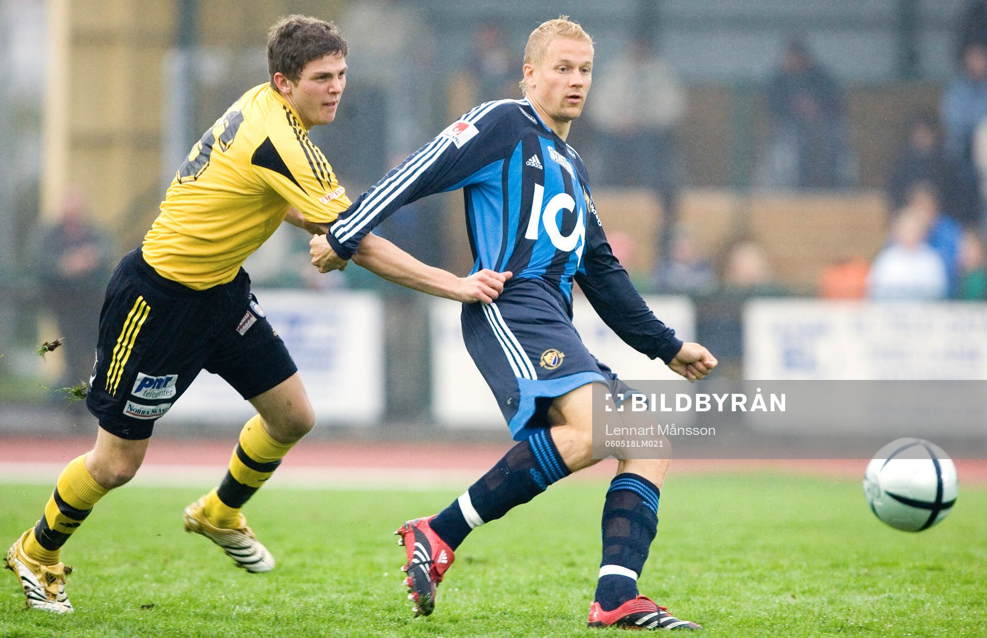 Toni Kuivasto, Djurgården, jagas av Karim Kange,