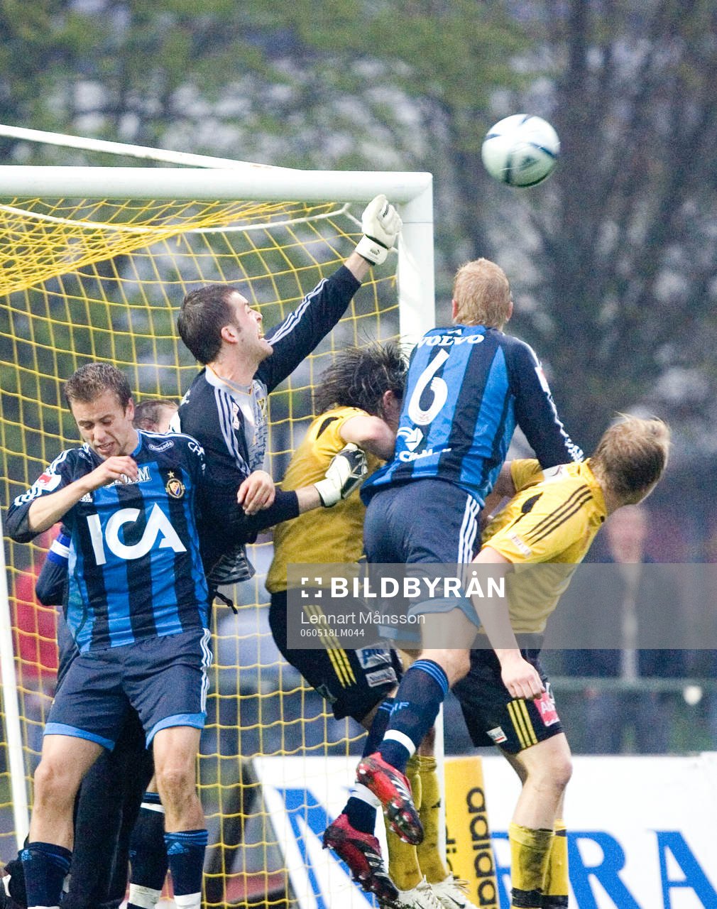 Joel Ringström, målvakt, Hässleholm, boxar bollen bort