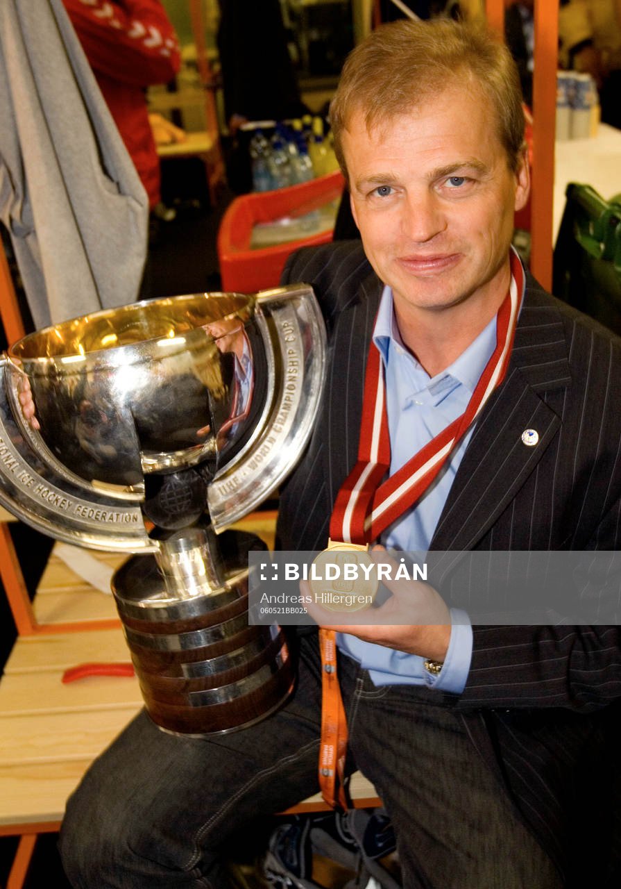 Bengt-Åke Gustafsson med VM-pokalen