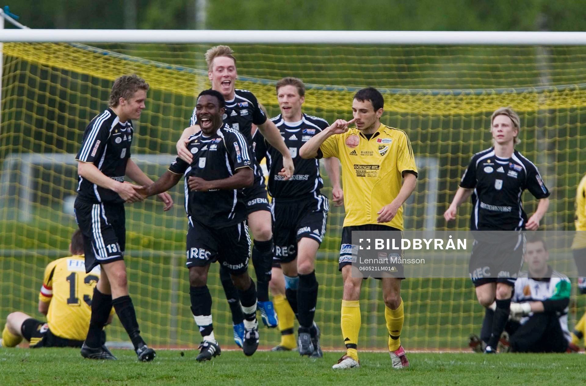 0-1, Carlstads hjälte nickar in ledningsbollen och grattas