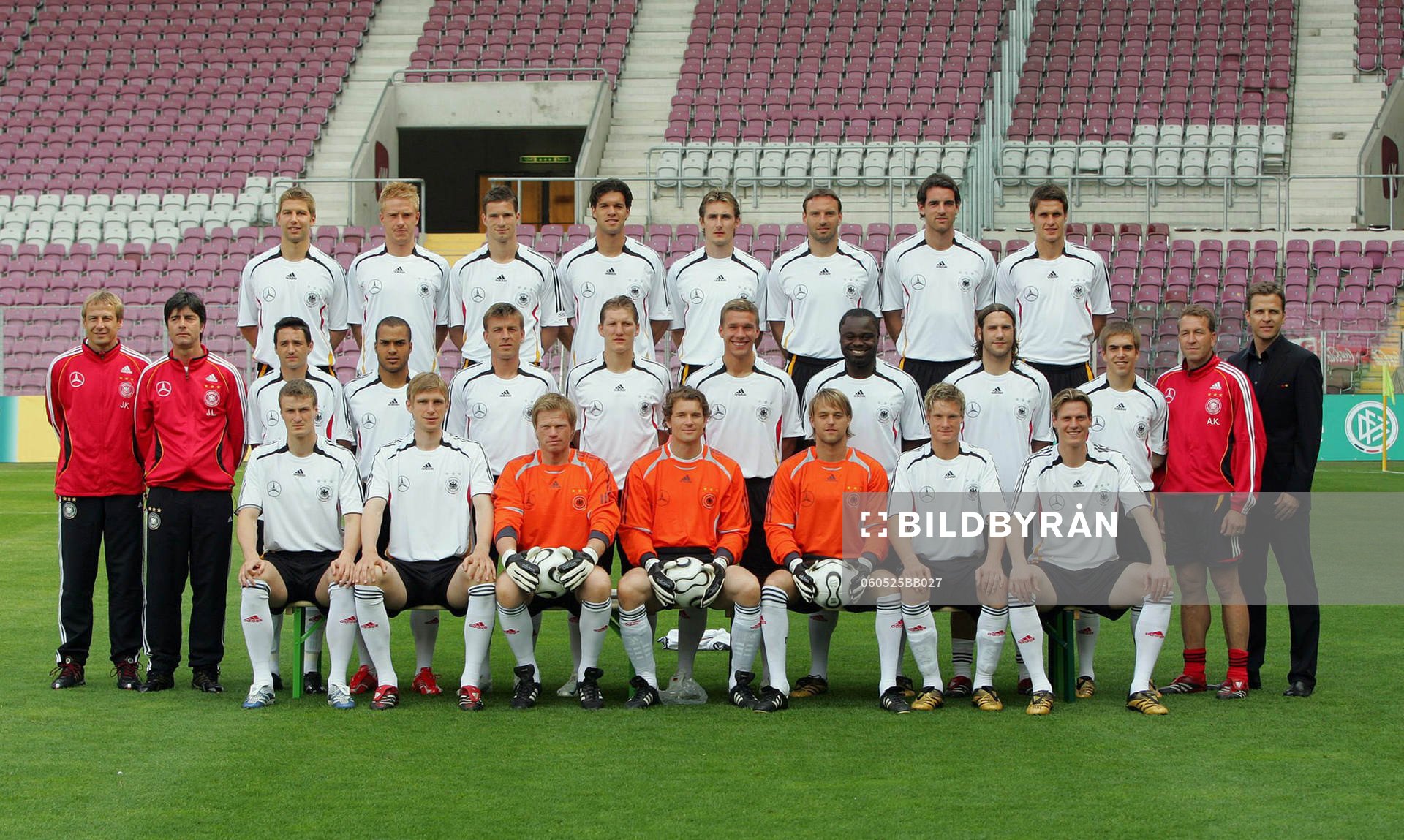 Jürgen Klinsmann, Förbundskapten, Joachim Loew, ass. förbundskapten, Oliver Neuville, David Odondor, Bernd Schneider, Bastian Schweinsteiger, Lukas Pdolski, Gerald Asamoah, Torsten Frings, Philipp Lahm, Andreas Koepke, målvaktstränar, Oliver Bierhoff.