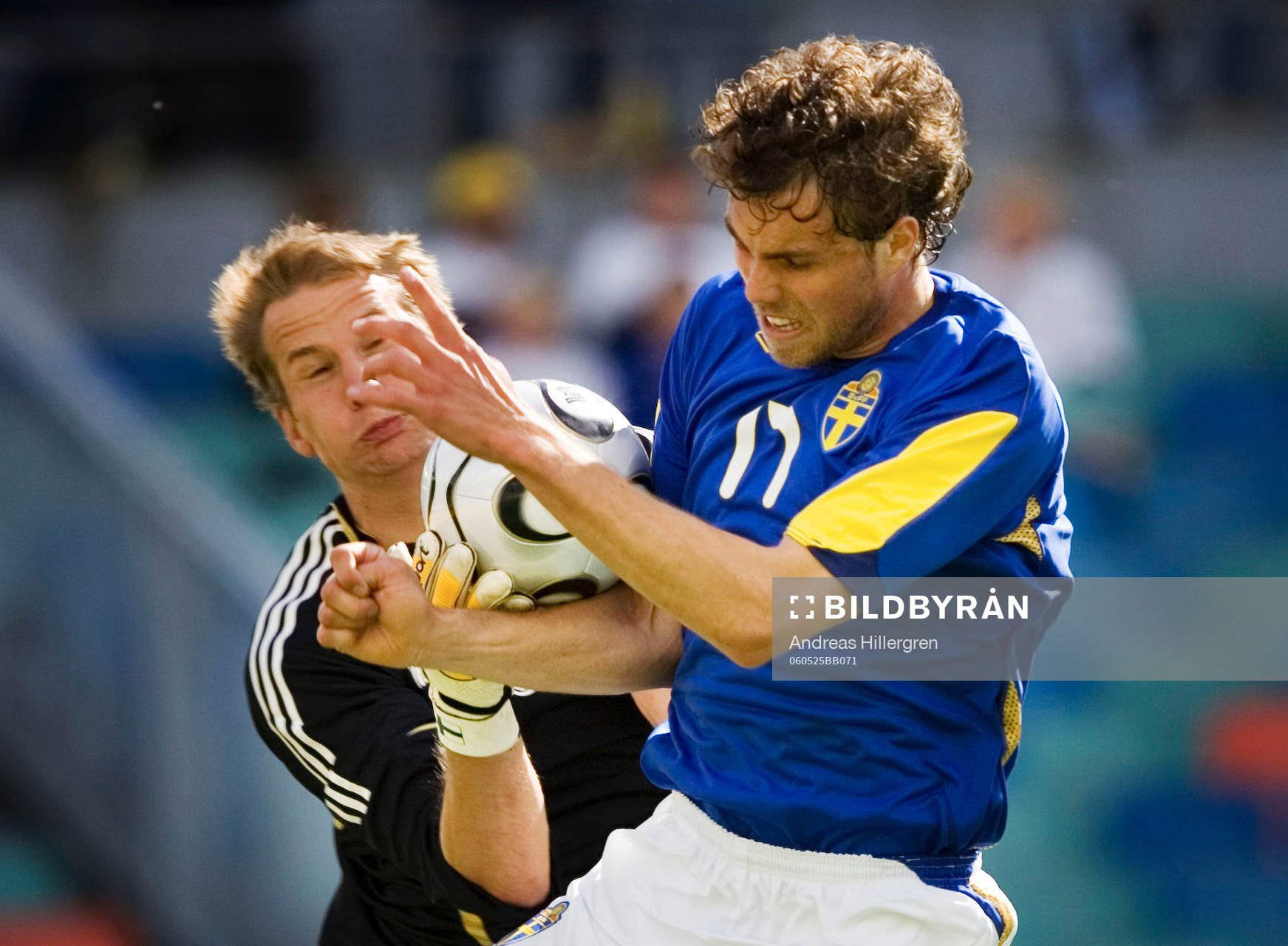 Johan Elmander utmanar Jussi Jääskeläinen, målvakt