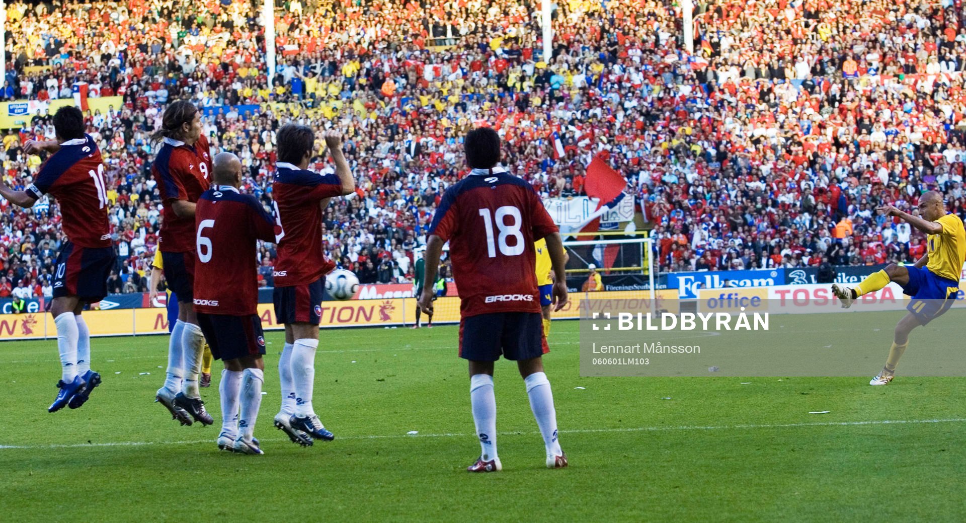 Fotboll, Sverige - Chile: 1-0, Henrik Larsson frispark.