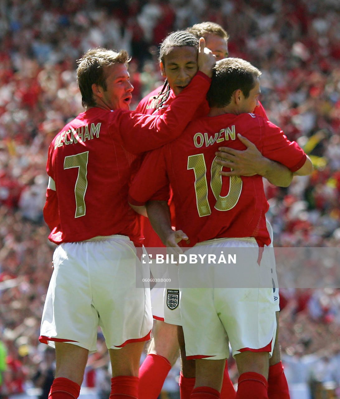 Michael Owen, Rio Ferdinand och David Beckham, jubel