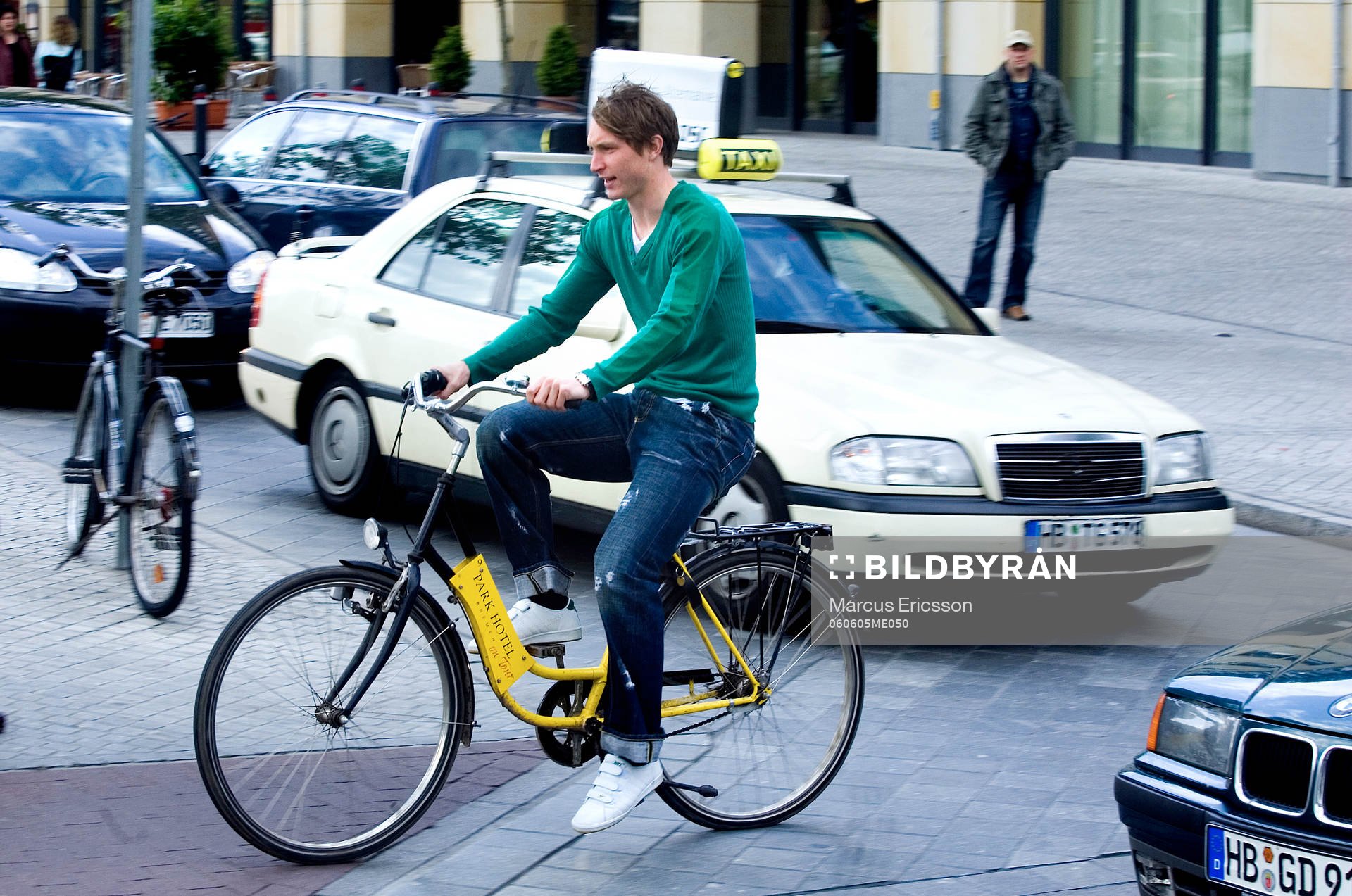 Kim Källström ut på en cykeltur i Bremen