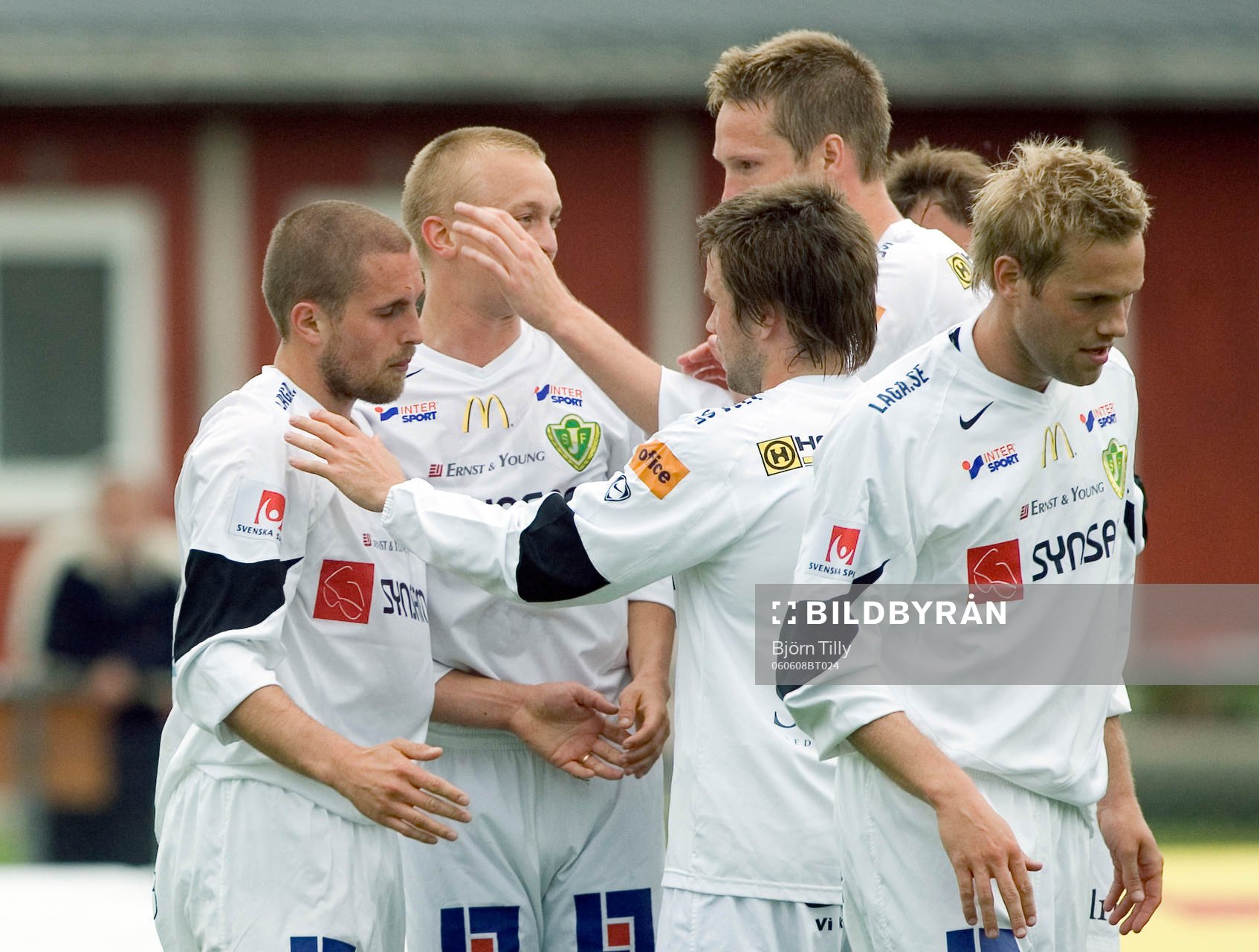   Patrick Elmander, Jönköping gratuleras efter 0-1.   