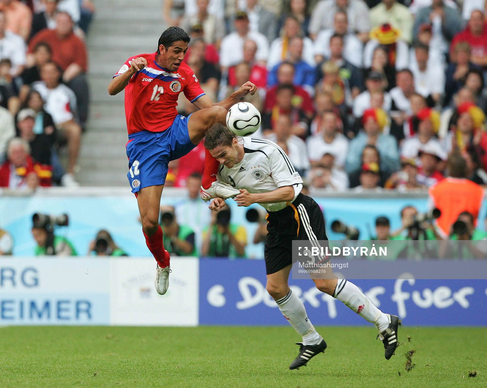 Leonardo Gonzalez, Costa Rica och Arne Friedrich, Tyskland