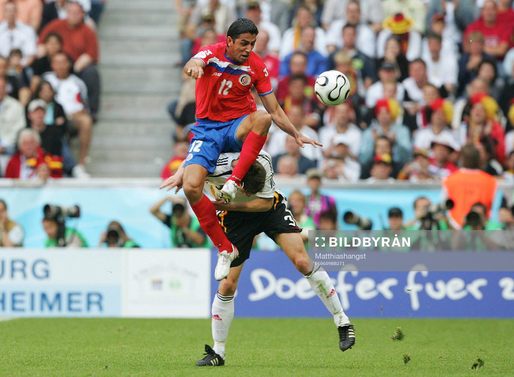 Leonardo Gonzalez, Costa Rica och Arne Friedrich, Tyskland