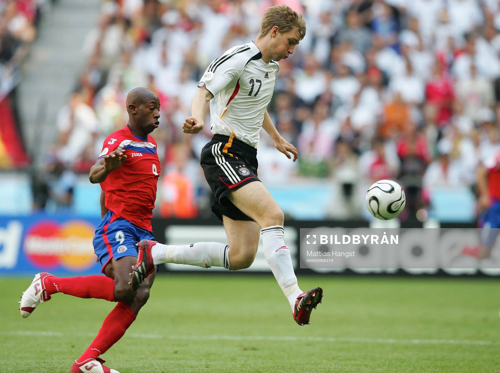 Paulo Wanchobe, Costa Rica och Per Mertesacker, Tyskland