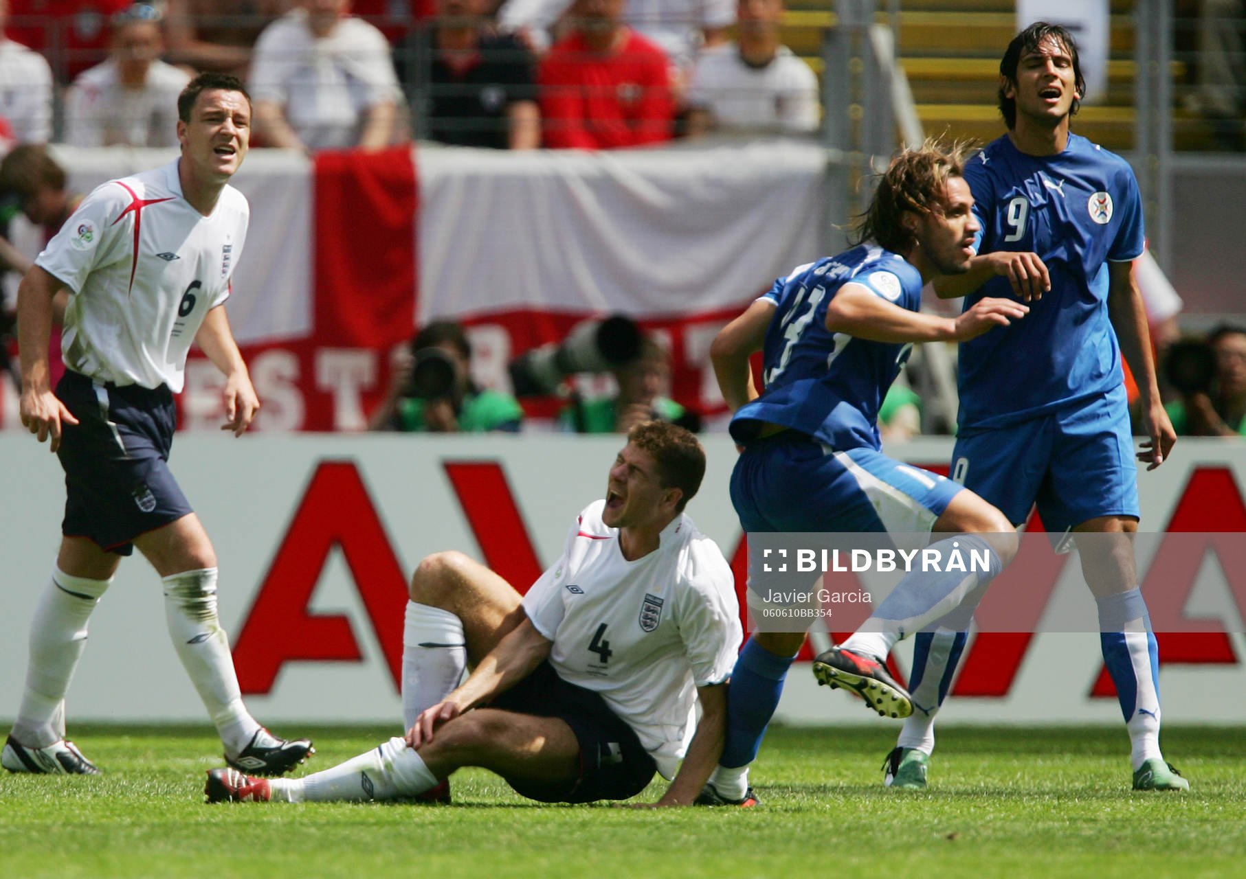 Steven Gerrard,  England och Carlos Paredes, Paraguay