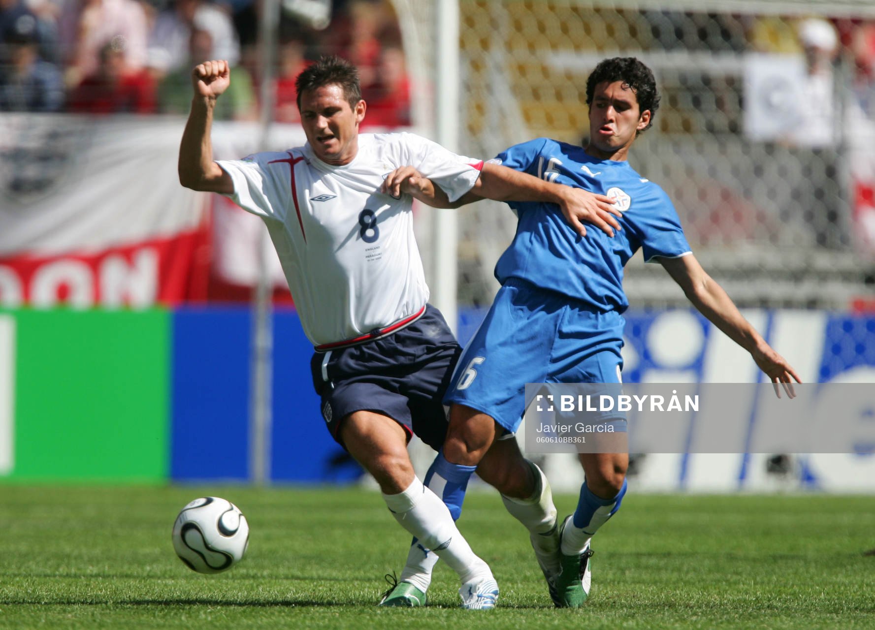 Frank Lampard,  England och Carlos Bonet, Paraguay