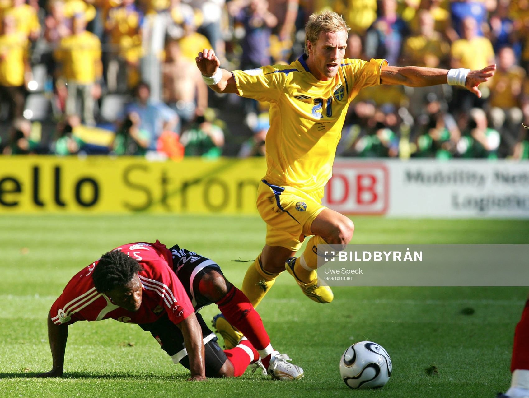 Collin Samuel, Trinidad och Christian Wilhelmsson, Sverige