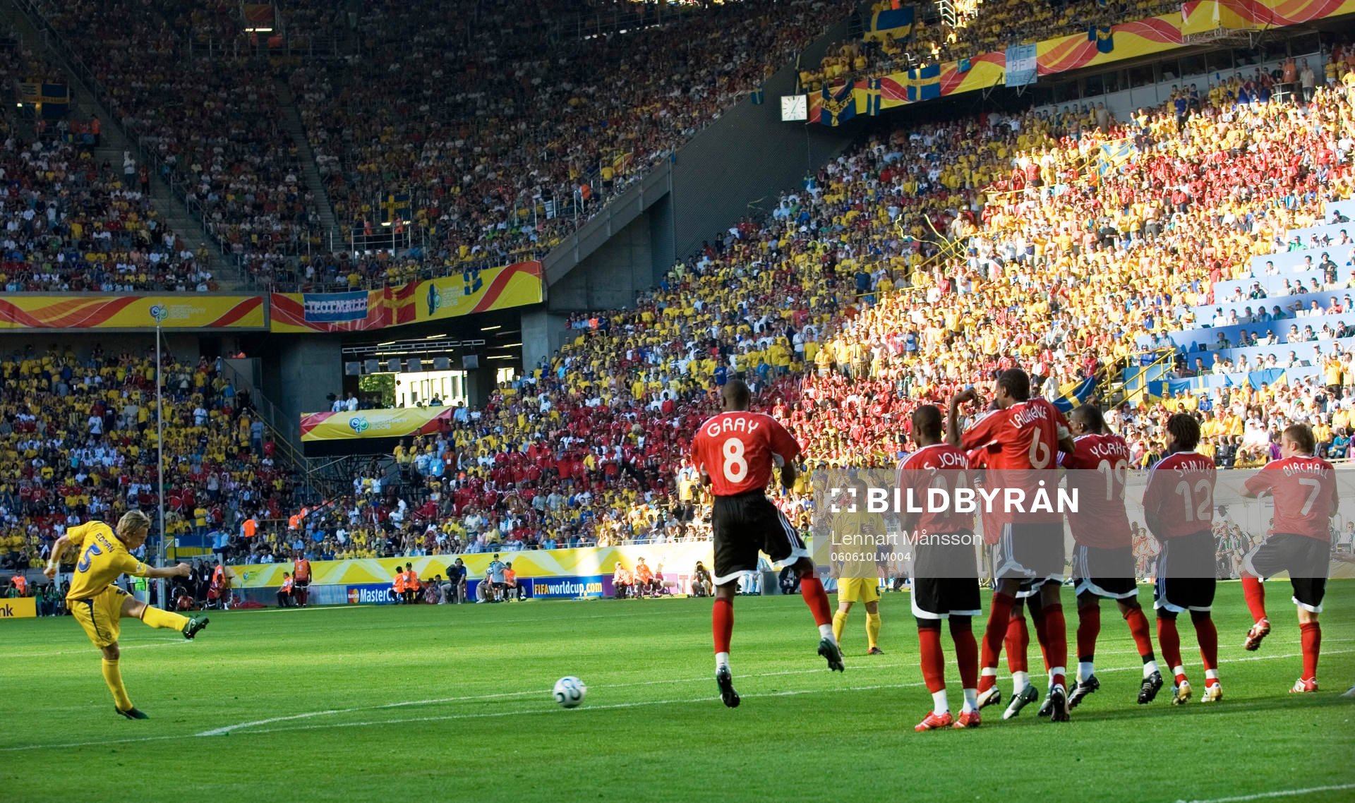 Erik Edman, Sverige klipper till på frispark
