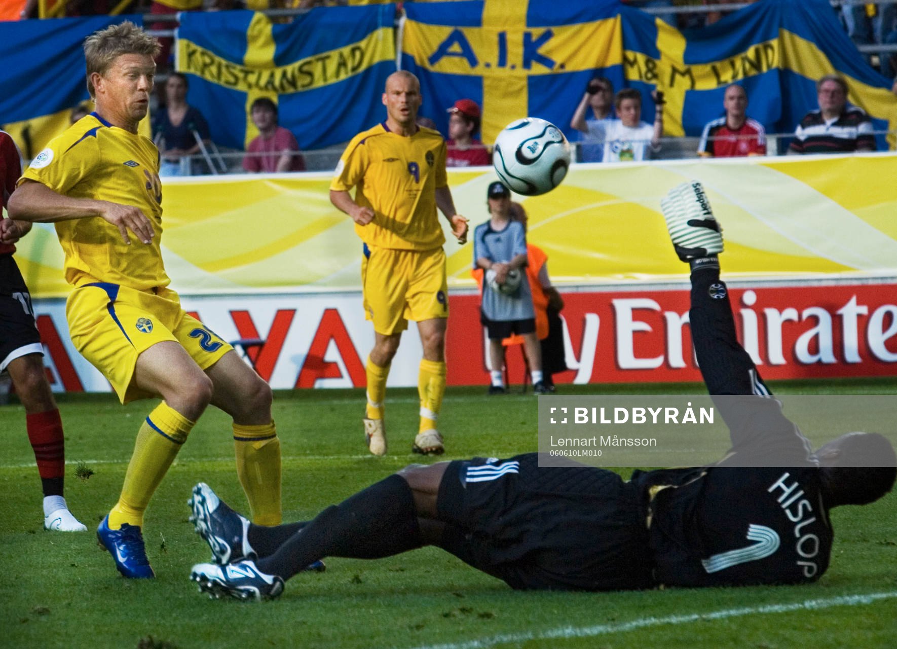Marcus Allbäck, Sverige försöker göra mål på Shaka