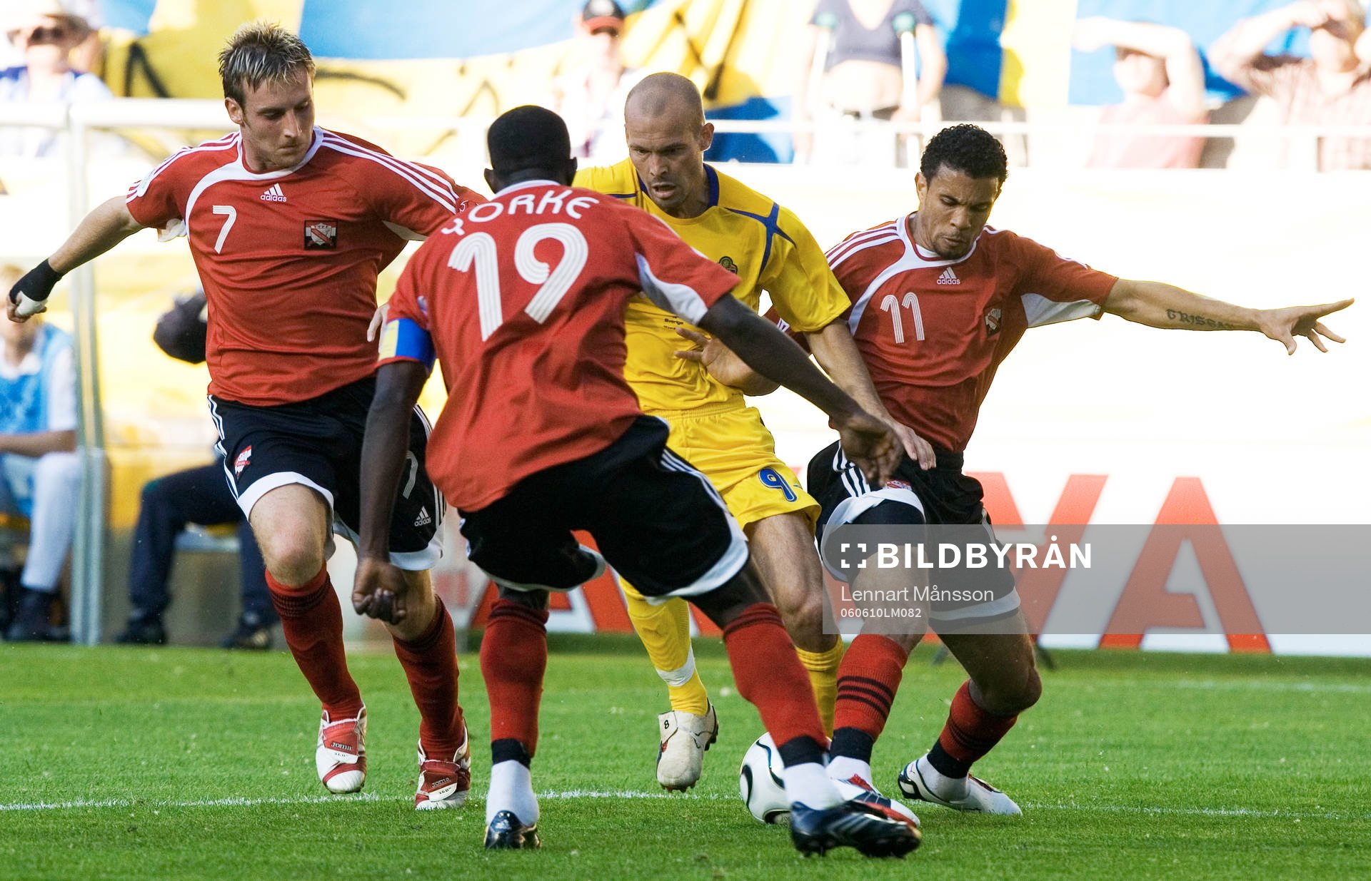 Fredrik Ljungberg, Sverige mot tre