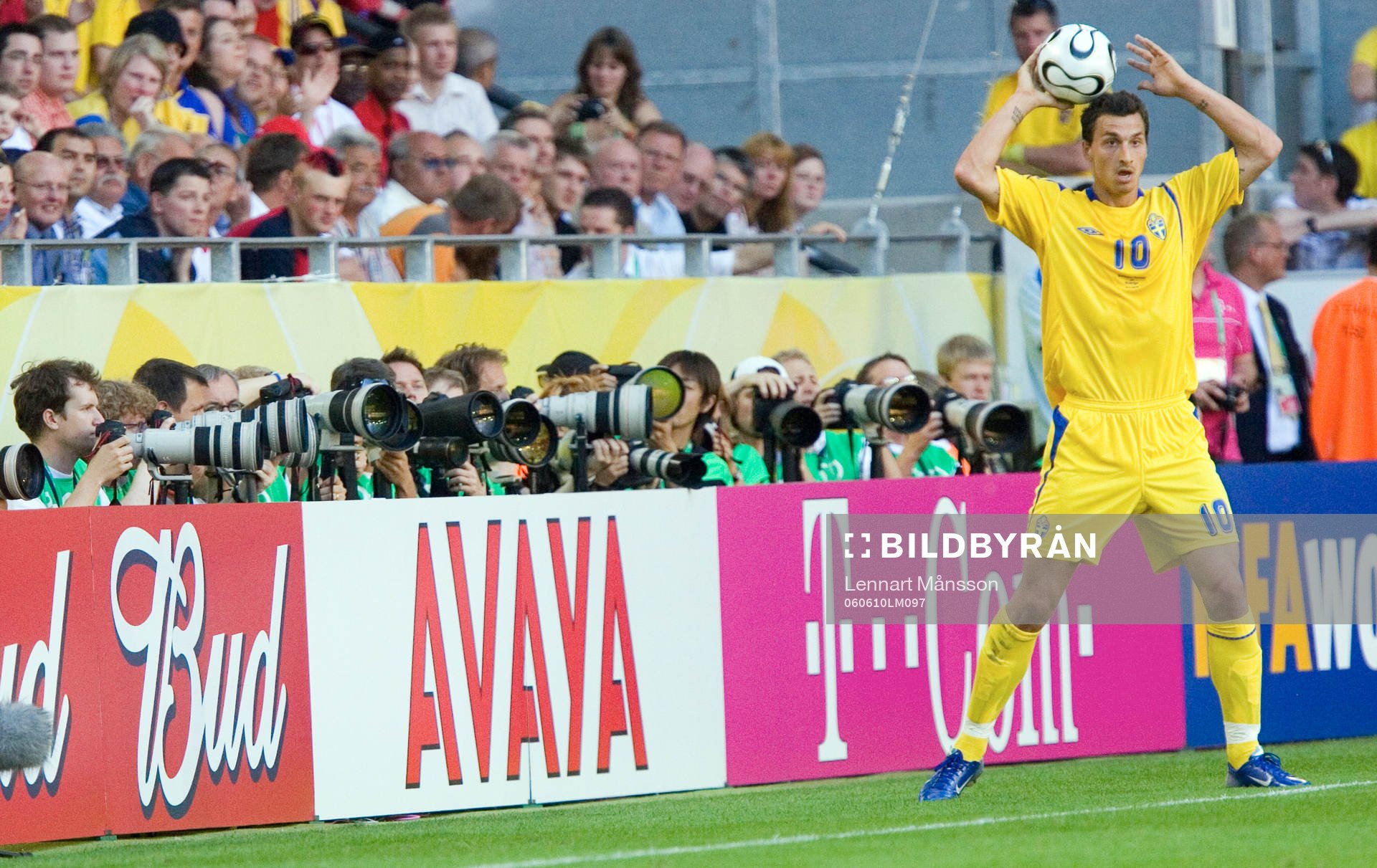 Zlatan Ibrahimovic, Sverige och fotograferna (Inkast)