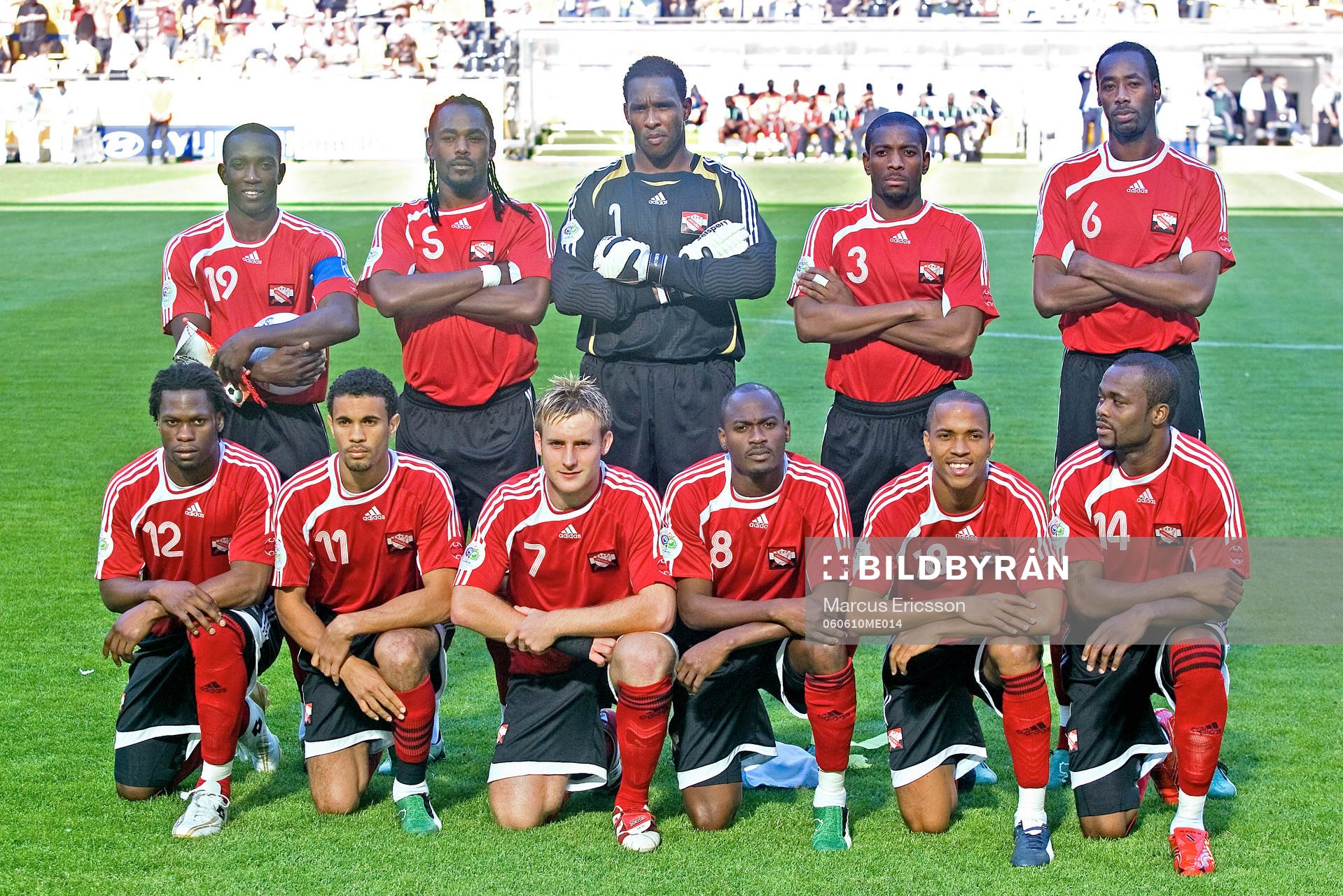Lagbild Bak fr.v. Dwight Yorke, Brent Sancho, Shaka Hislop,