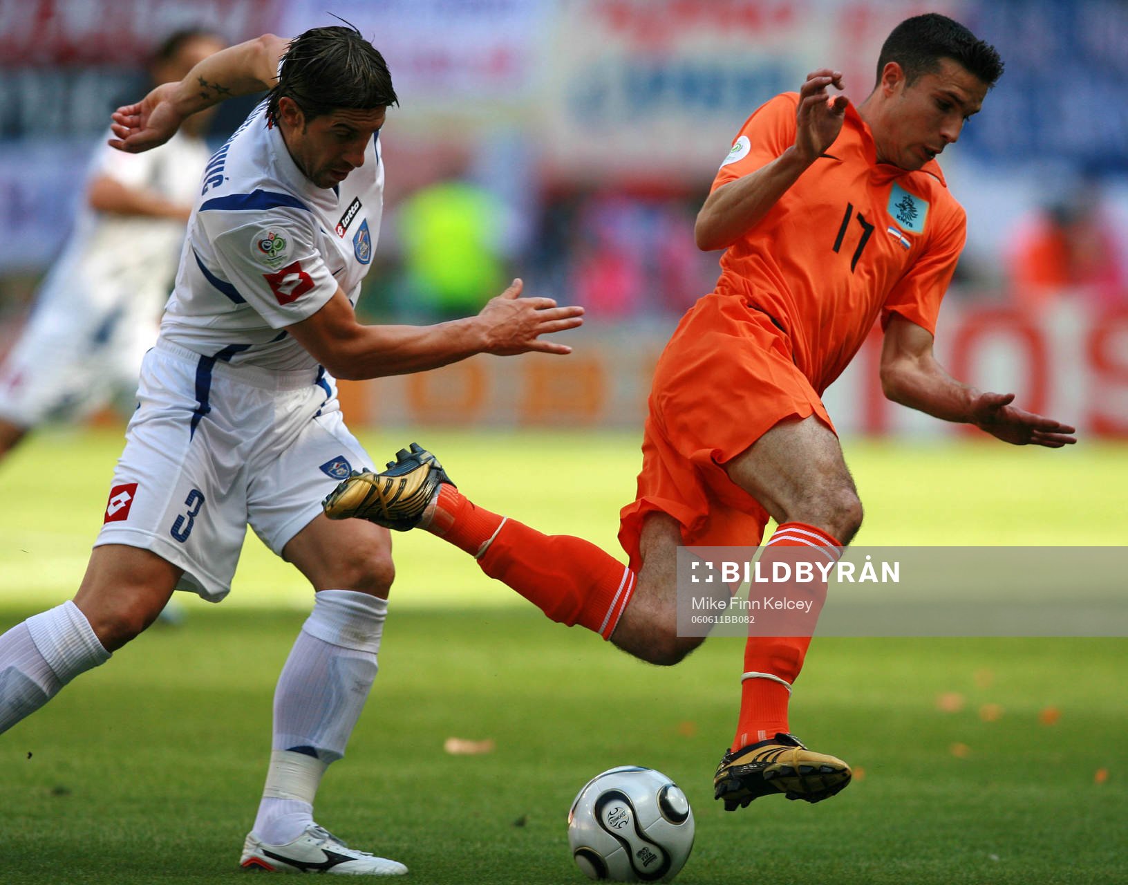  Robin Van Persie, Holland och Ivica Dragutinovic, Serbien