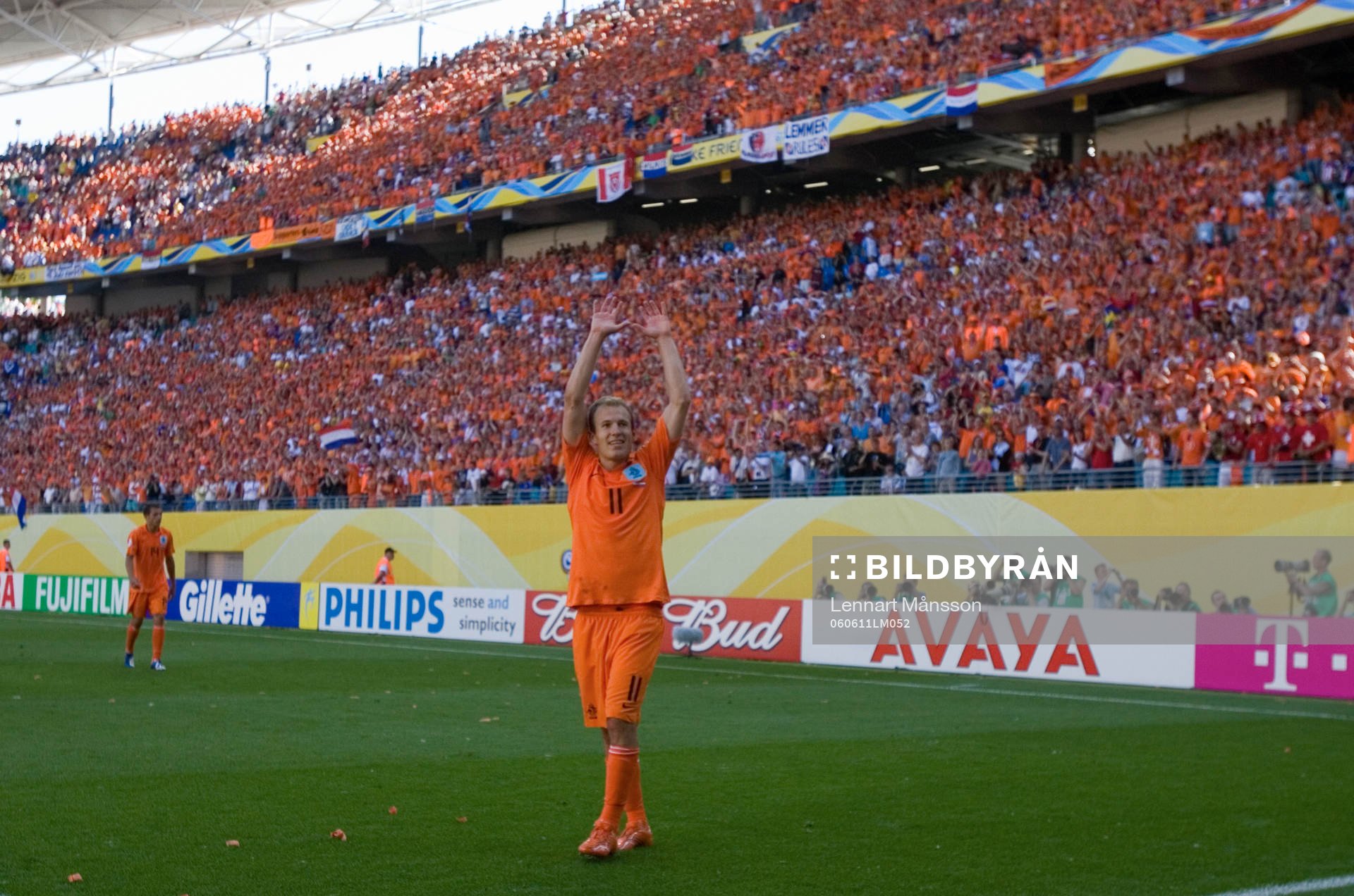 Matchvinnaren Arjen Robben tackar