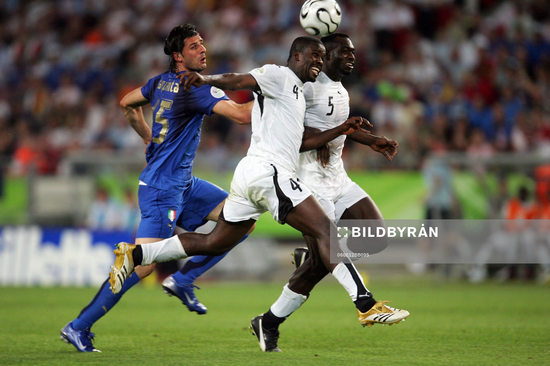  Vincenzo Iaquinta, Italien, Samuel Kuffour och John Mensah, Ghana