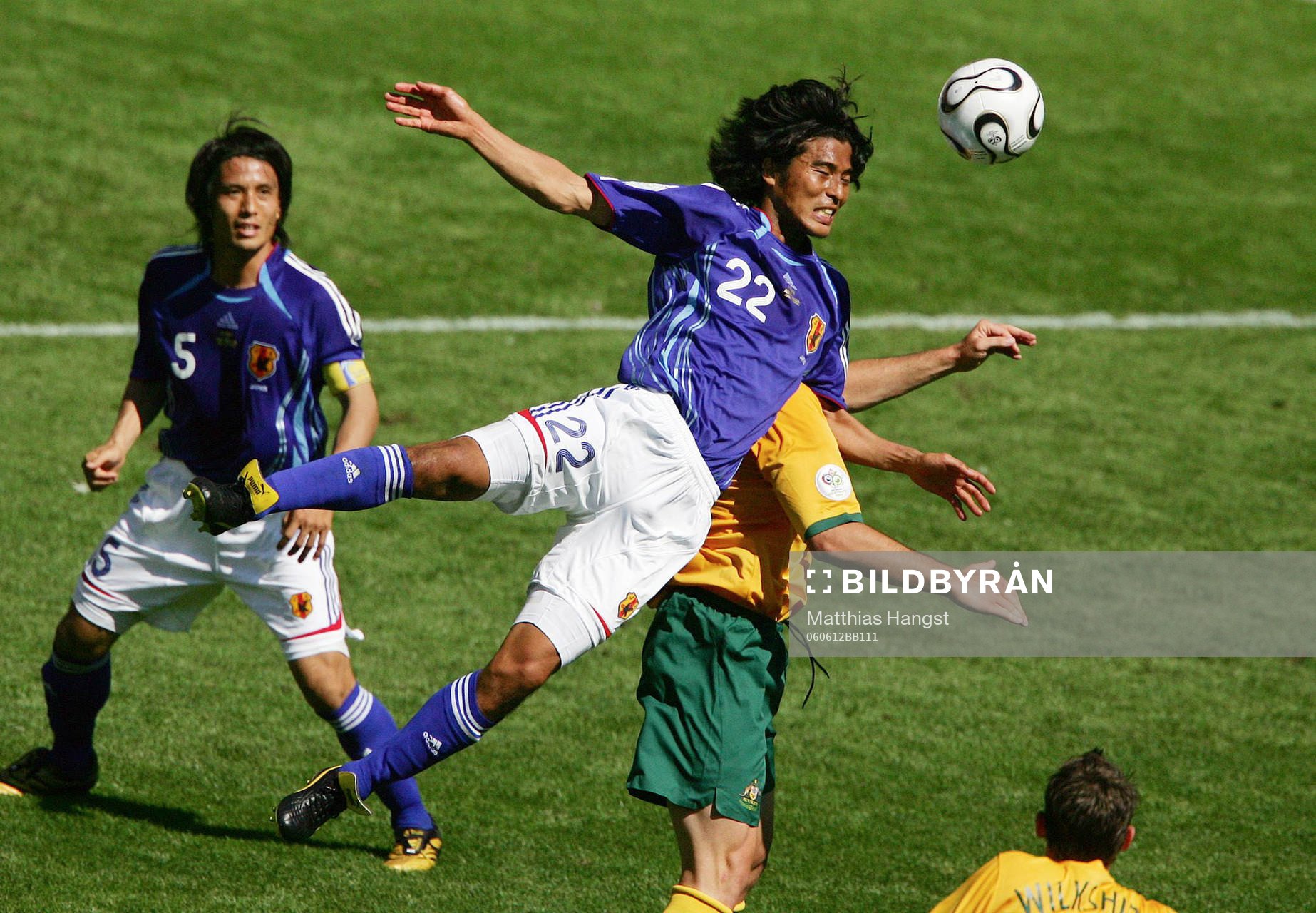 Yuji Nakazawa, Japan och Mark Viduka, Australien