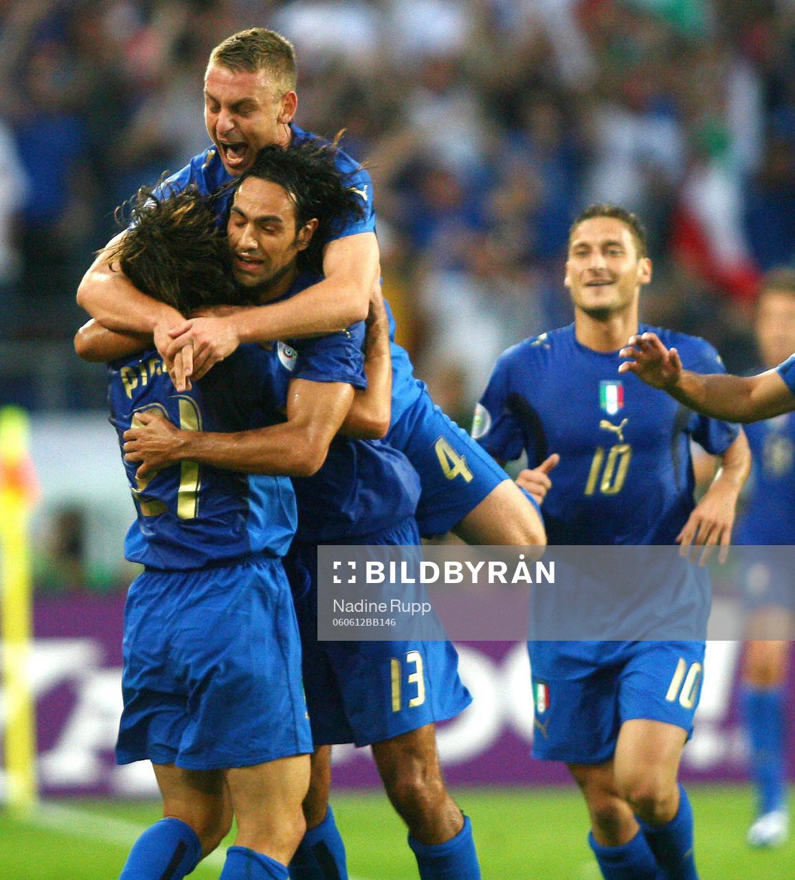  Andrea Pirlo, Alessandro Nesta, Daniele de Rossi och Francesco Totti, Italien (Jubel)