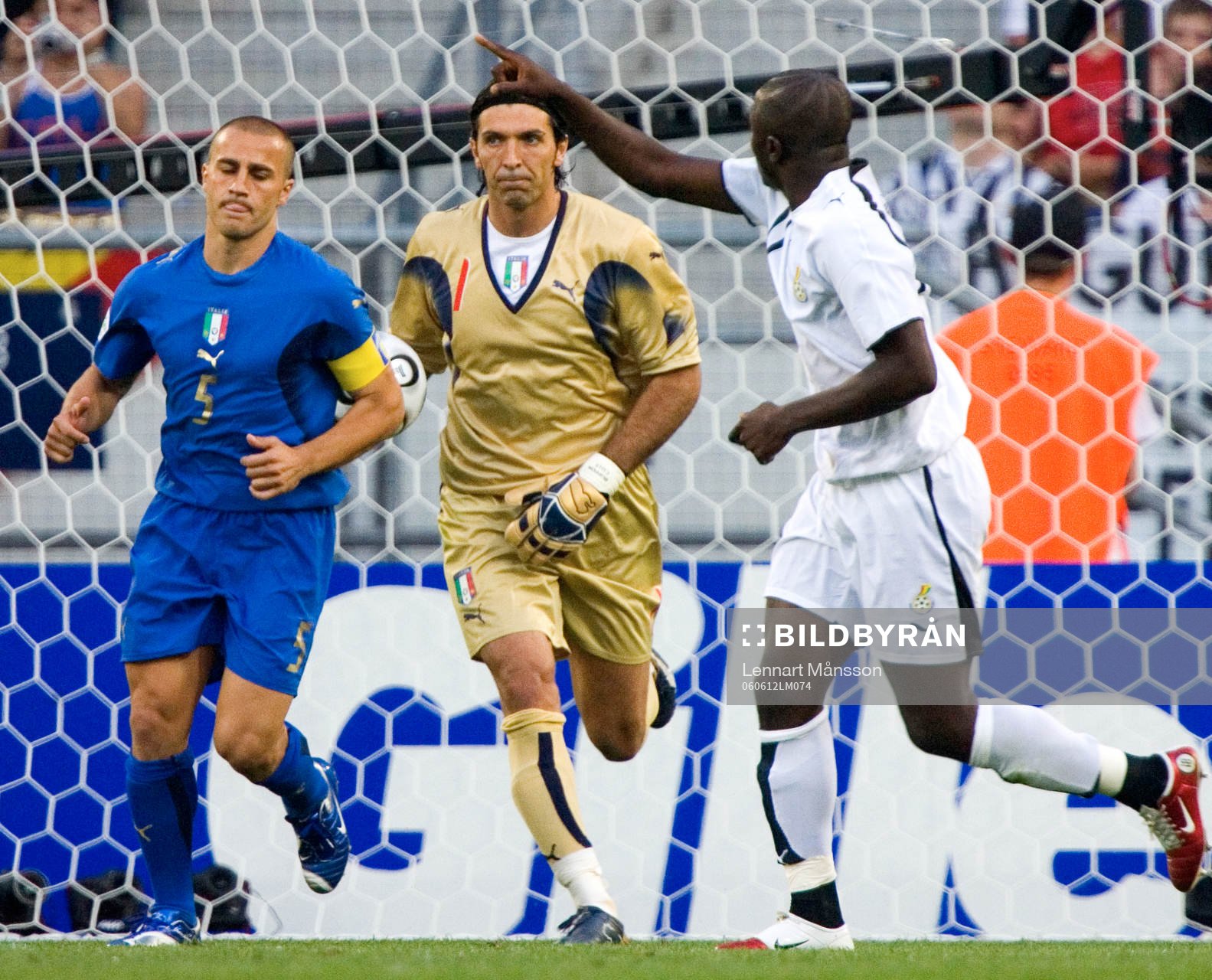 Gianluigi Buffon, målvakt och Fabio Cannavaro, Italien och