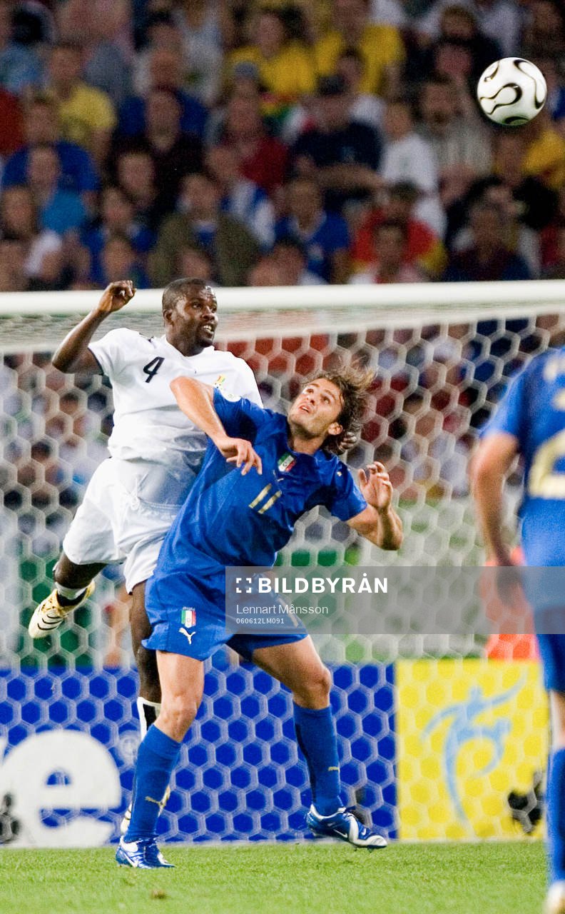 Samuel Kuffour, Ghana i nickduell med Alberto Gilardino,