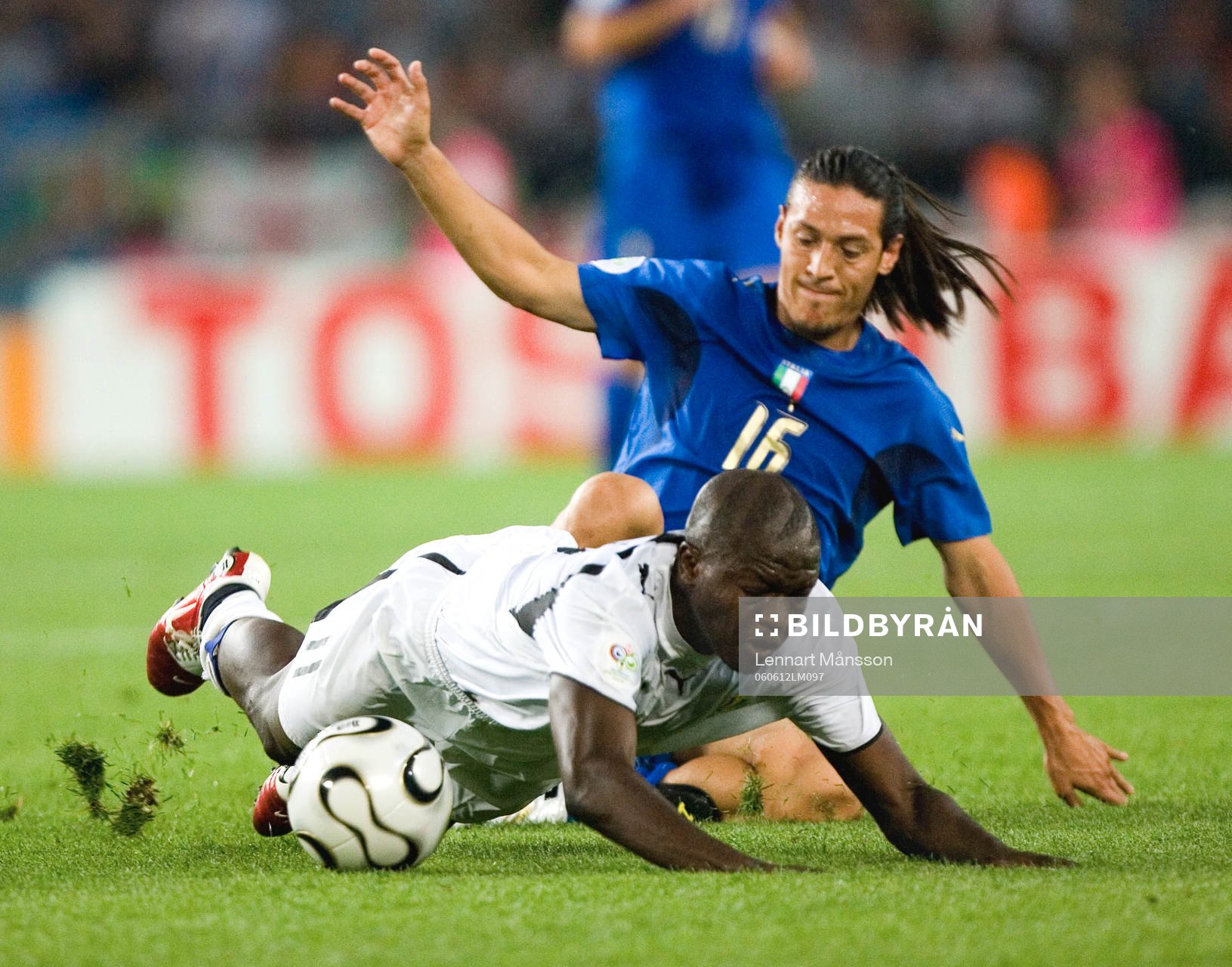 Sulley Muntari, Ghana och Mauro Camoranesi, Italien
