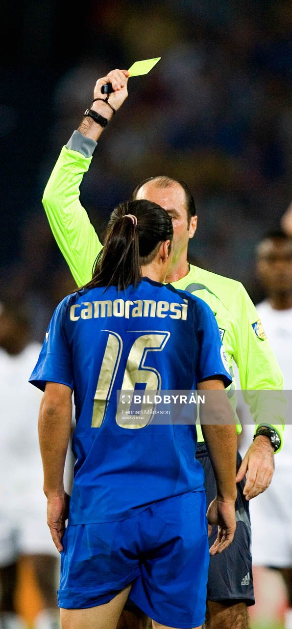 Mauro Camoranesi, Italien får varning av domare Carlos