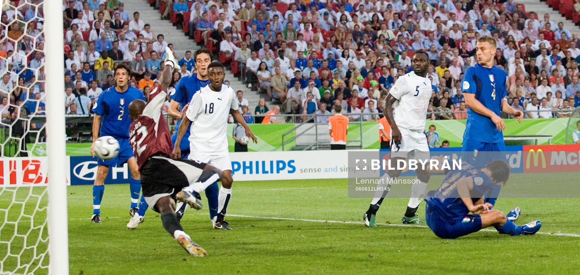 1-0, Pirlos skott letar sig förbi alla inklusive