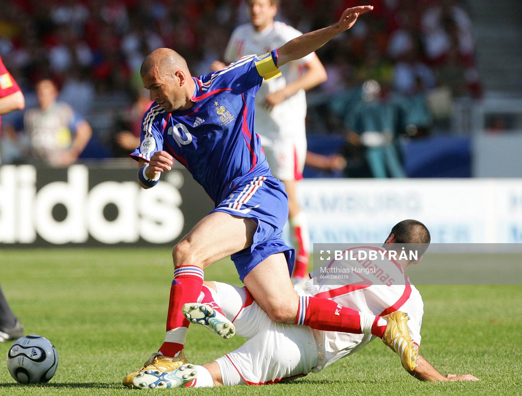 Zinedine Zidane, Frankrike och Ricardo Cabanas, Schweiz