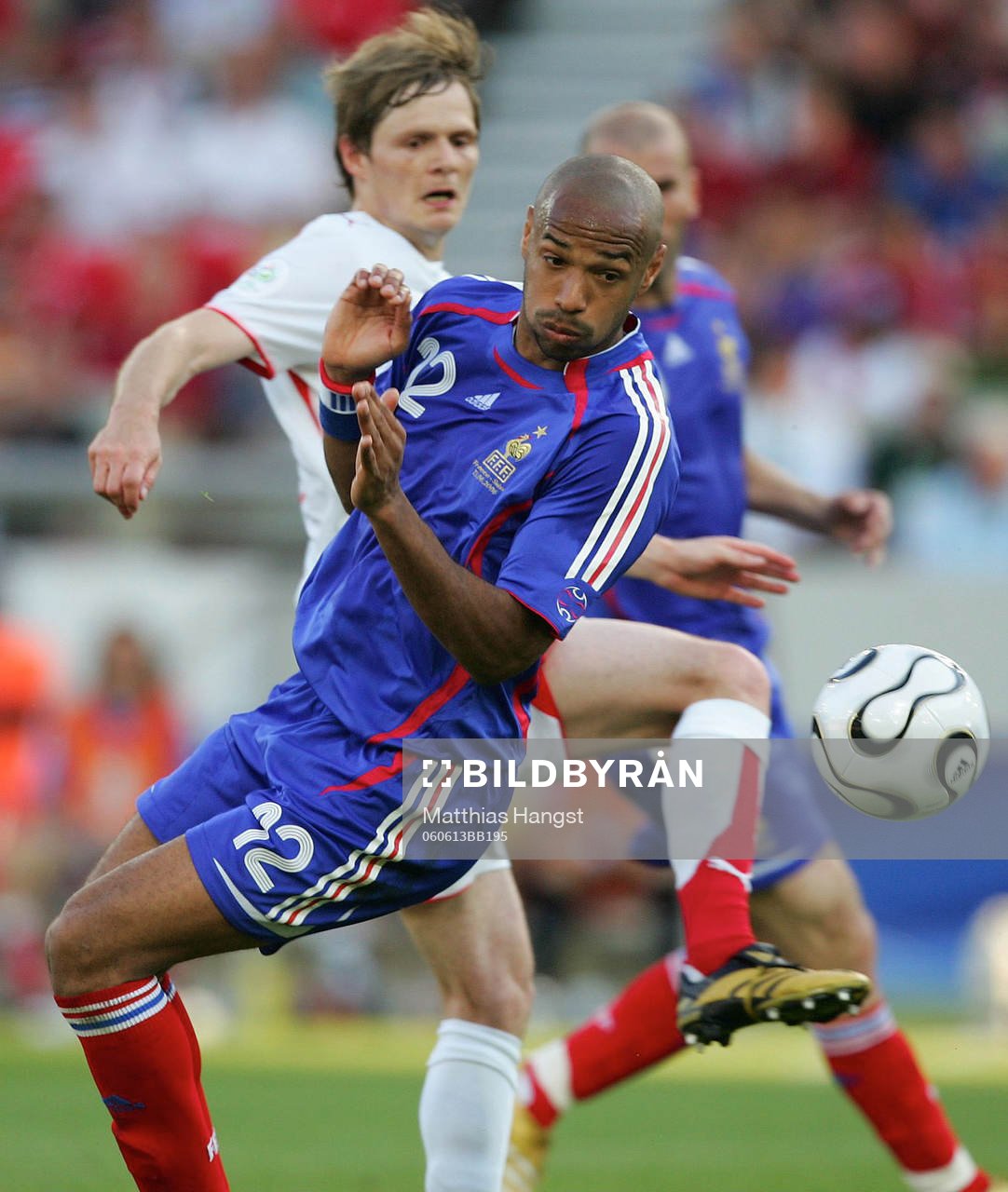 Johann Vogel, Schweiz och Thierry Henry, Frankrike