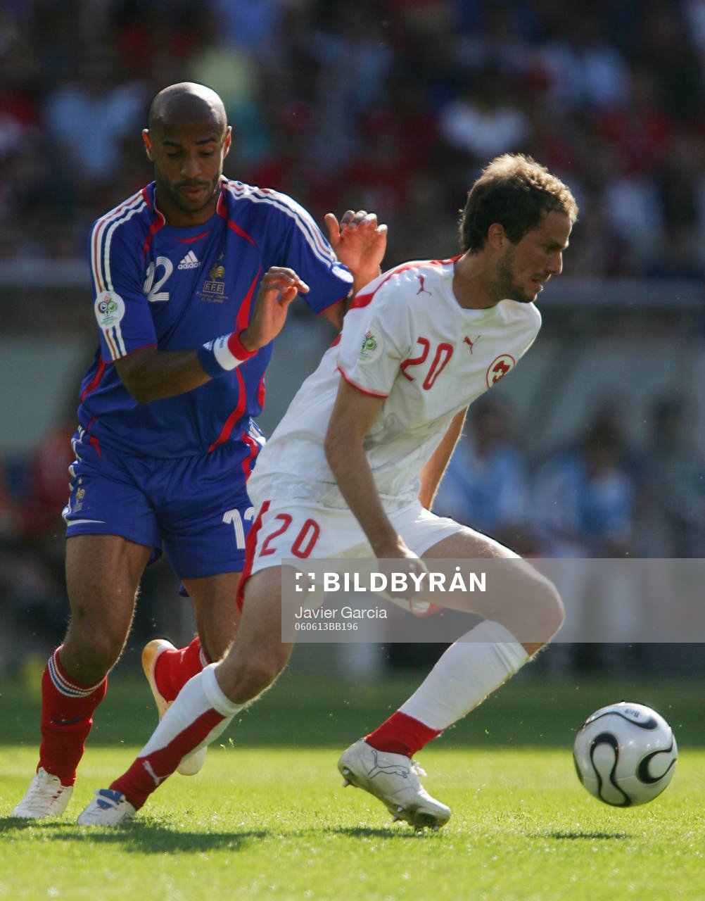 Thierry Henry, Frankrike och Patrick Mueller, Schweiz