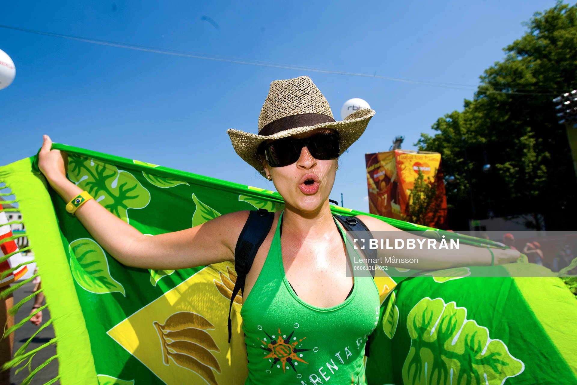 Fan, supporter, solglasögon, hatt, flagga