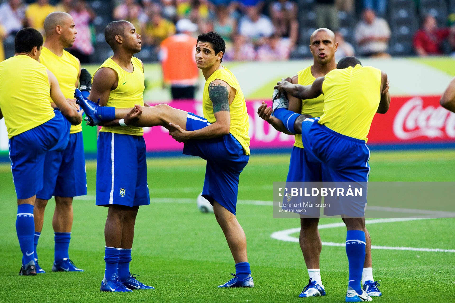 Stretch, uppvärmning,  Robinho hjälper Ricardinho