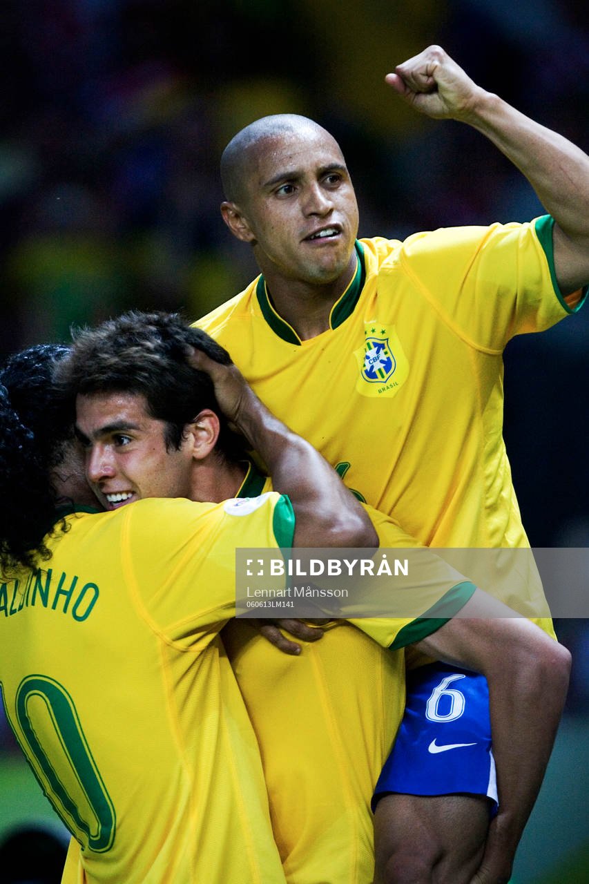 Kaka, Brasilien, jubel, Roberto Carlos och Ronaldinho