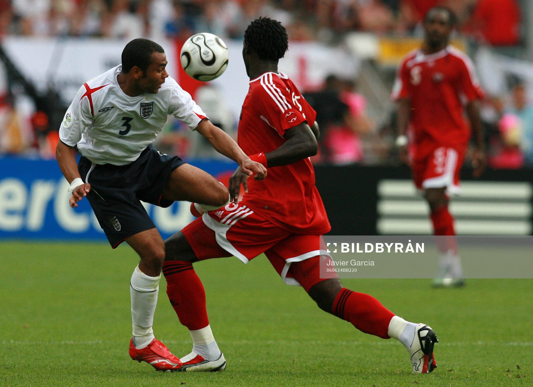 Ashley Cole, England och Kenwyne Jones, Trinidad