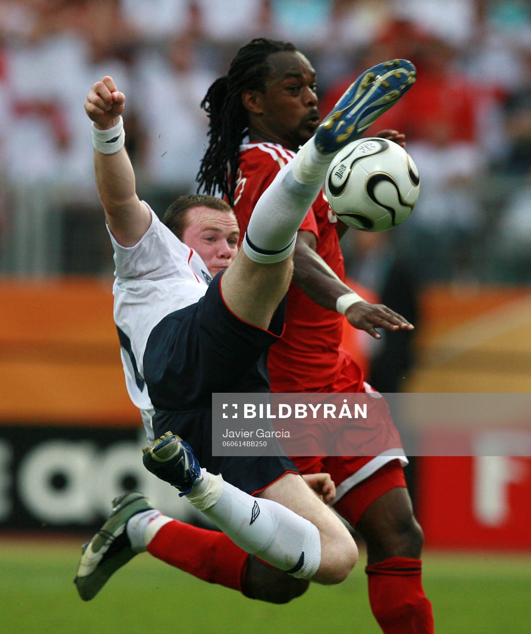 Wayne Rooney, England och Brent Sancho, Trinidad
