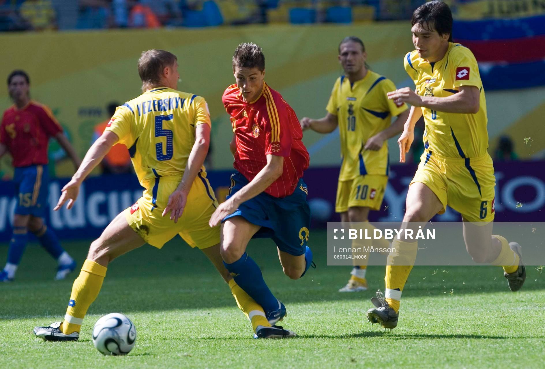 Torres går förbi tre man, men fälls